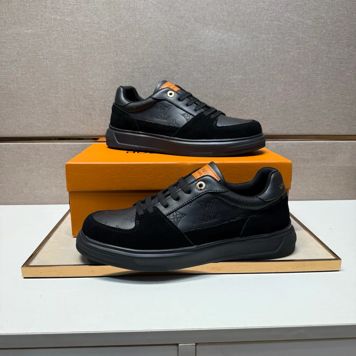 ⬛️Men's shoes 💰p400 [LV～] Men's casual shoes 2025z cabinet sales simultaneously 🔶Size: 38-44 #️⃣ 🔷2 colors🔜The upper is made of multi-material splicing➕Mesh lining, comfortable and breathable, sole: original comfortable and wear-resistant outsole, ⚠️real thing📱photographed🎬real thing is better📢📢📢
